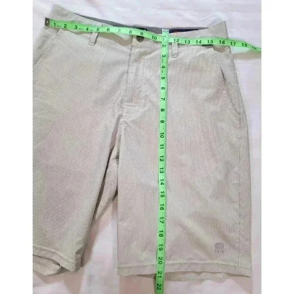 Cova mens Performance Shorts Cream Mid Rise Zip Pocket Stretch Size 32 - Picture 5 of 5